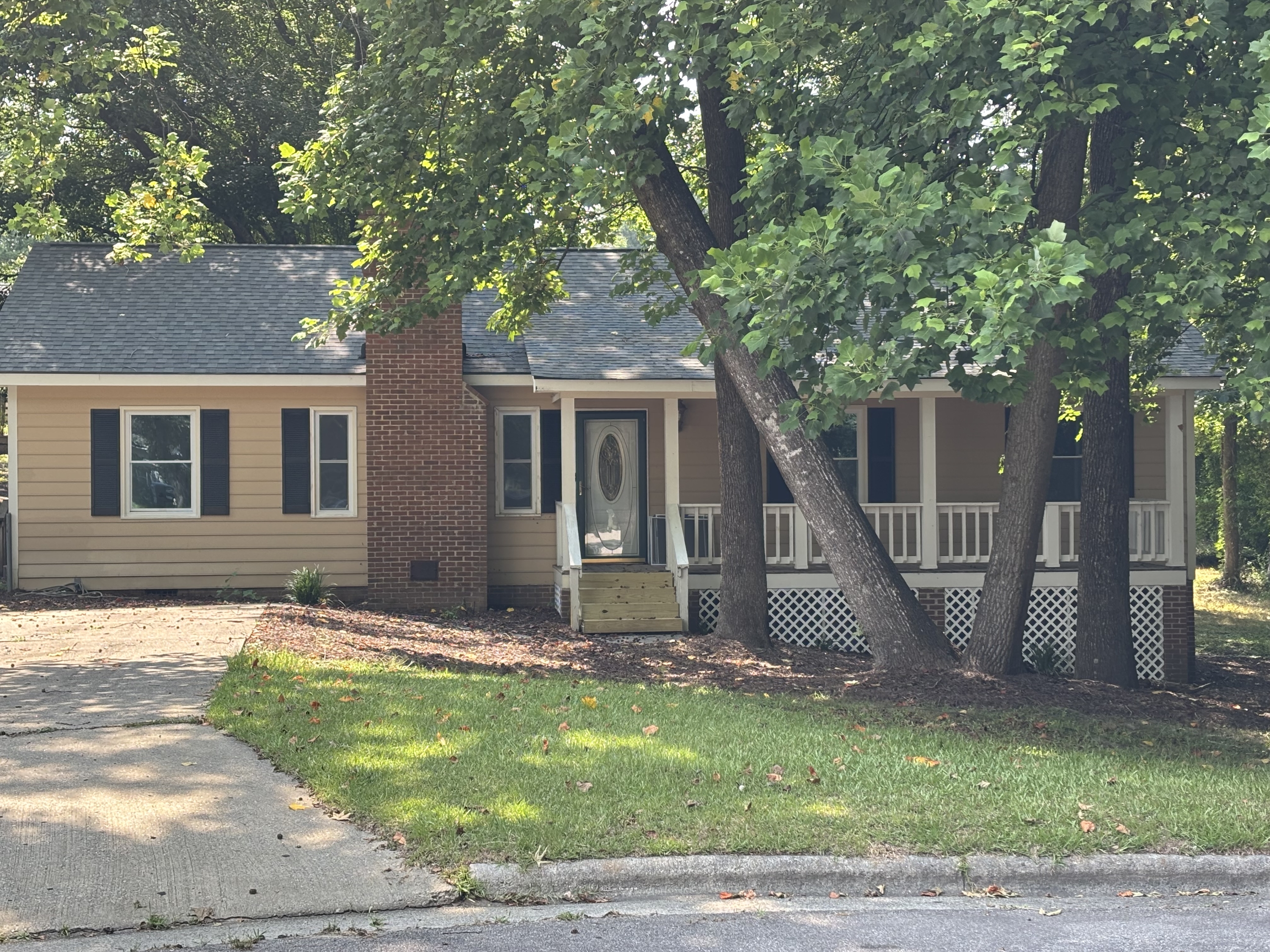 1609 North Juniper Court - .